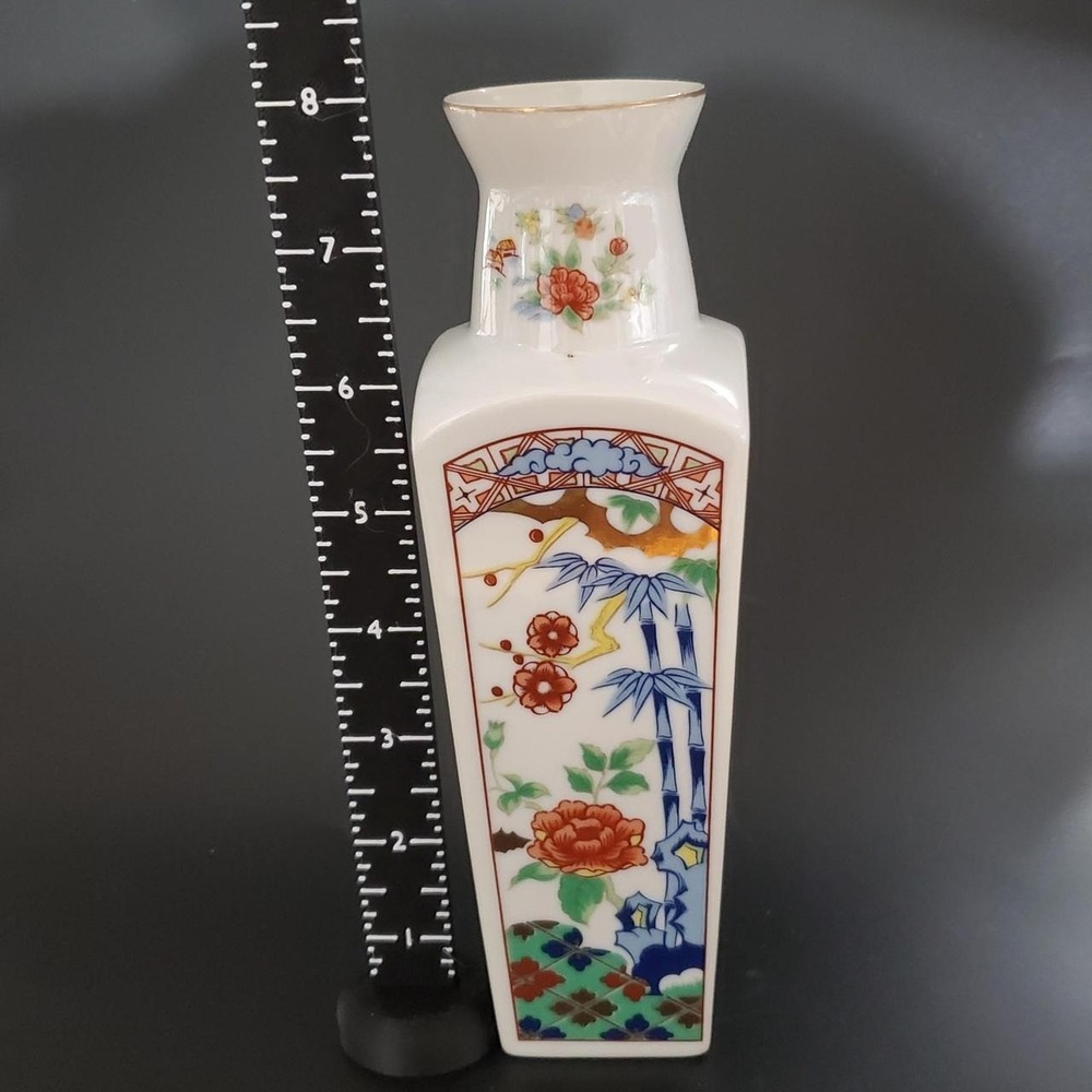Vintage Japanese Vase 8" inches tall. No Chips No Cracks. Made in Japan.
